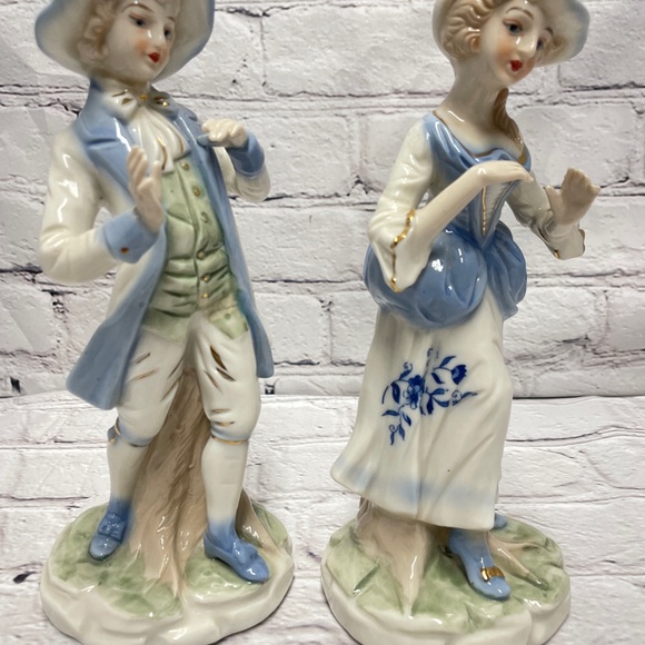 Vintage Ceramic Courting Couple Figurines French Provincial Man Woman Blue White - Picture 3 of 8